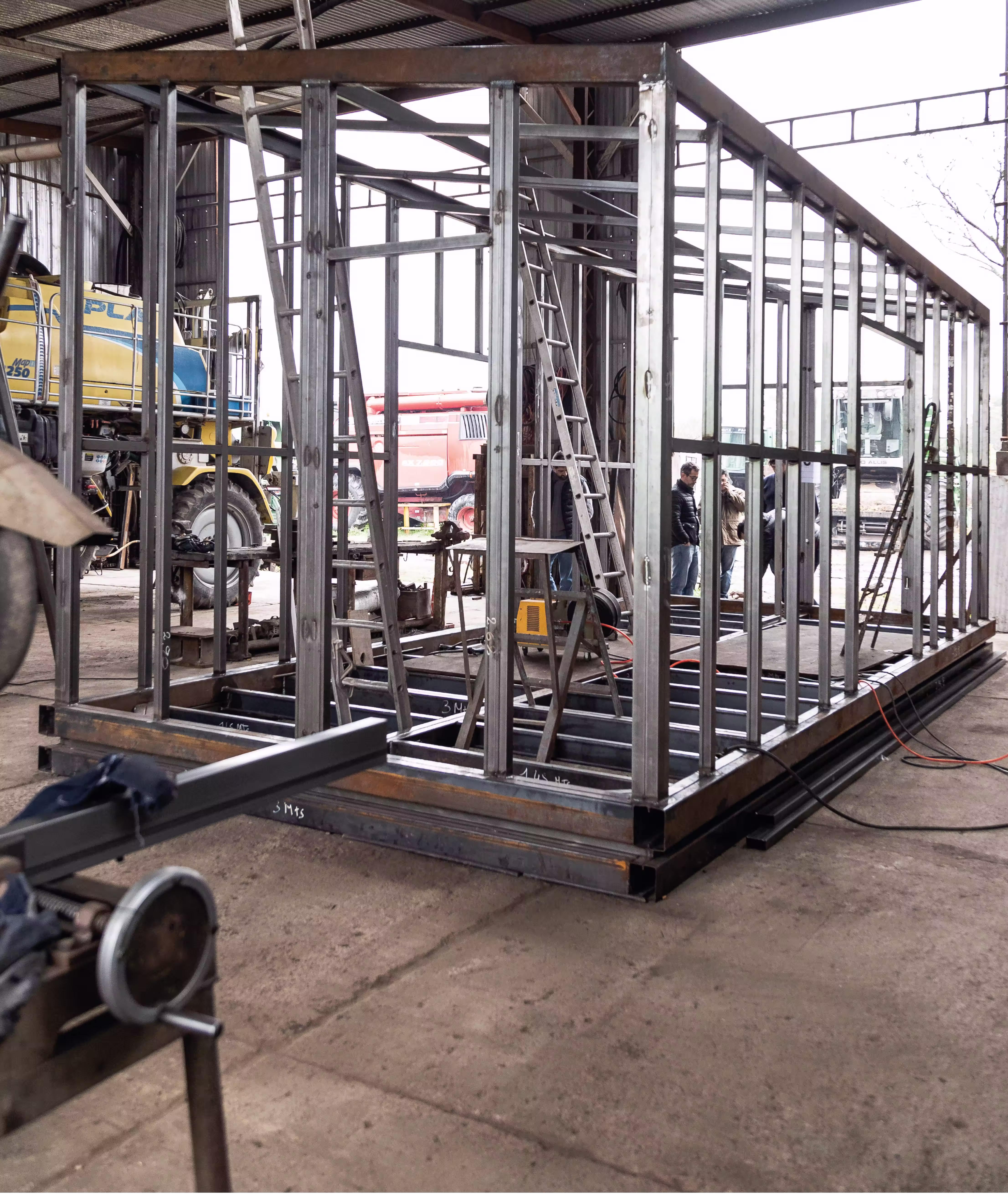 estructura metálica de un módulo Dominó en construcción